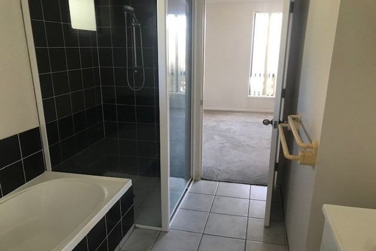 Photo of property in 96 Kamara Road, Glen Eden, Auckland, 0602