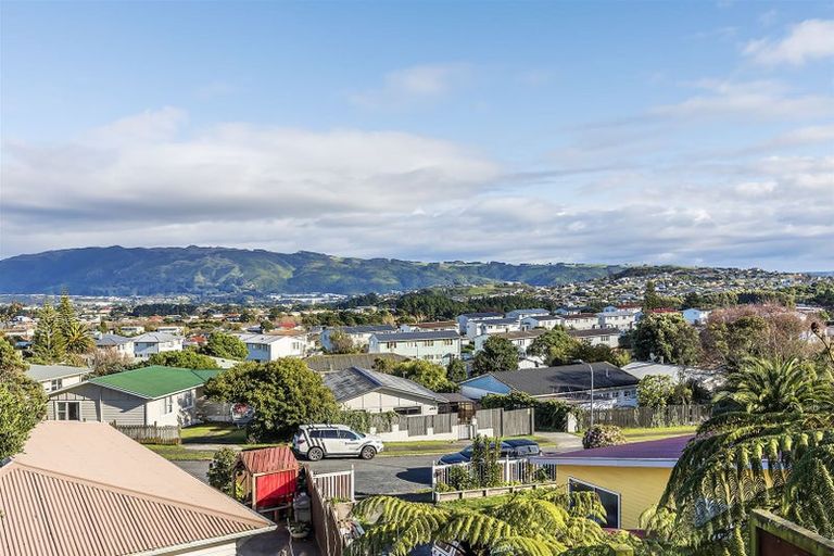 Photo of property in 108 Arahura Crescent, Waitangirua, Porirua, 5024