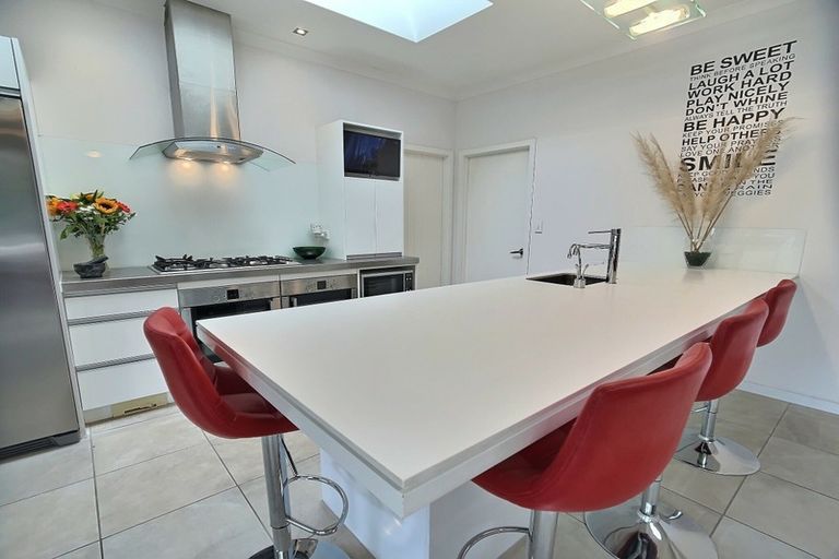 Photo of property in 115 Kent Terrace, Taradale, Napier, 4112