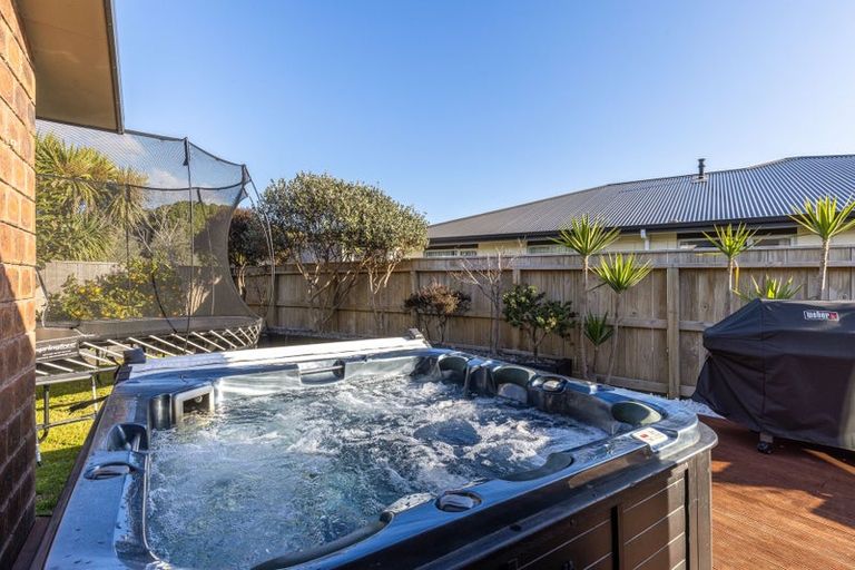 Photo of property in 12 Hulme Way, Raumati Beach, Paraparaumu, 5032