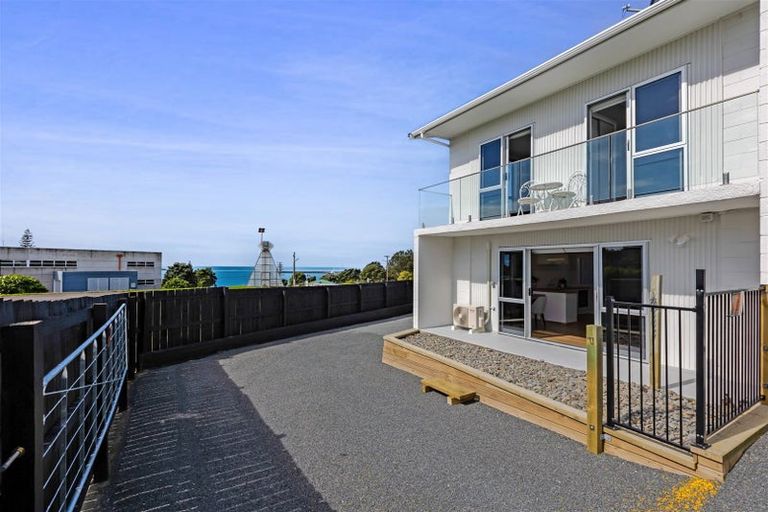 Photo of property in 38d Breakwater Road, Moturoa, New Plymouth, 4310