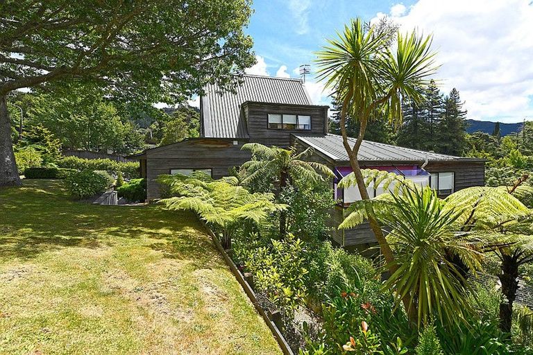 Photo of property in 3 Chichester Drive, Pinehaven, Upper Hutt, 5019