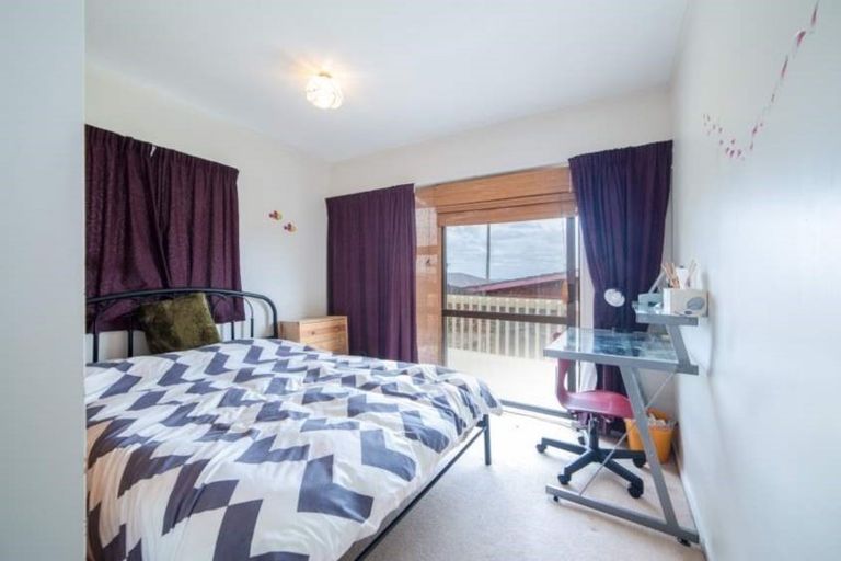 Photo of property in 1/386 Glenfield Road, Glenfield, Auckland, 0629