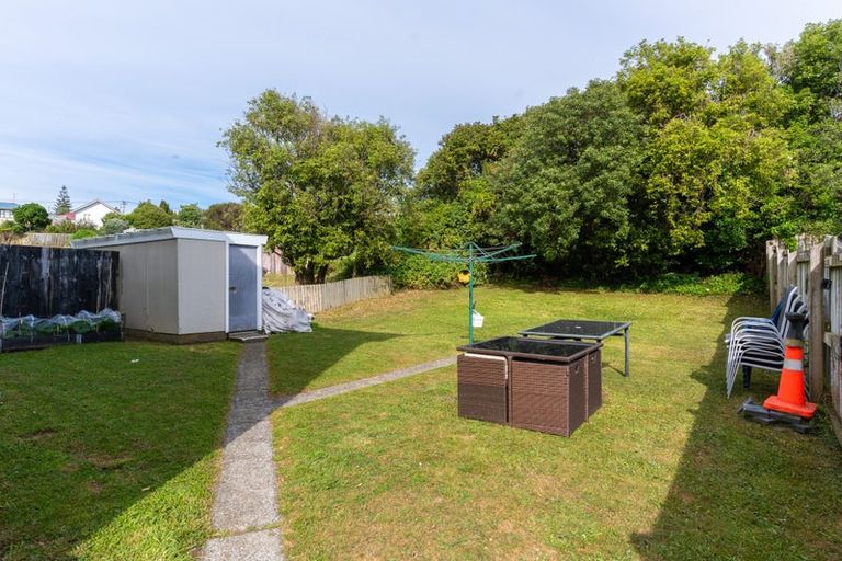 Photo of property in 24 Derby Place, Cannons Creek, Porirua, 5024