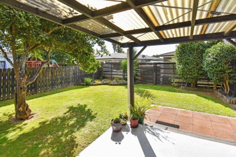Photo of property in 2/11 Beaumaris Way, Conifer Grove, Takanini, 2112