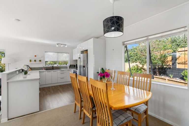 Photo of property in 1/16 Midgley Road, West Harbour, Auckland, 0618