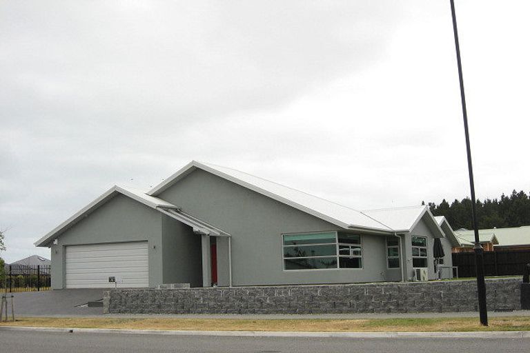 Photo of property in 34 Rothesay Road, Parklands, Christchurch, 8083