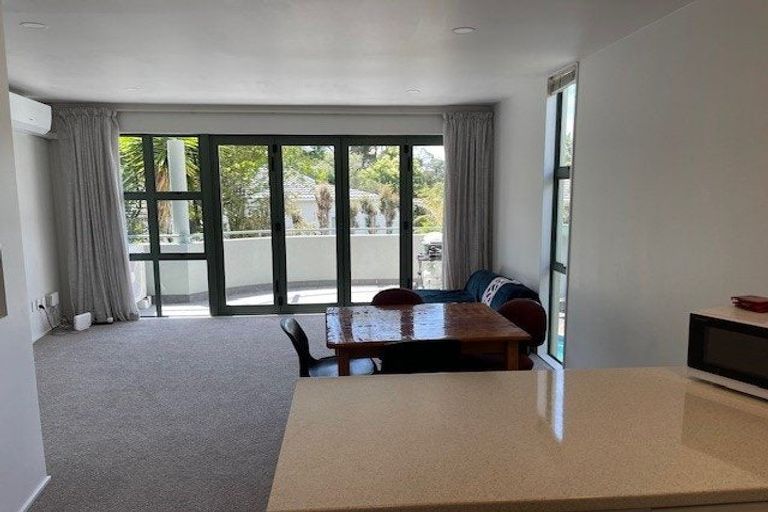 Photo of property in 6/19 Ocean View Road, Hillcrest, Auckland, 0627