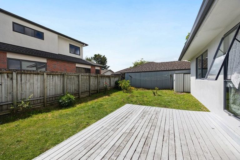 Photo of property in 2/49 Clevedon Road, Papakura, 2110
