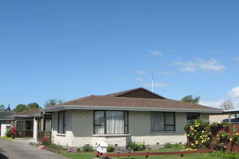 Photo of property in 2/6 Salford Avenue, Redwood, Christchurch, 8051