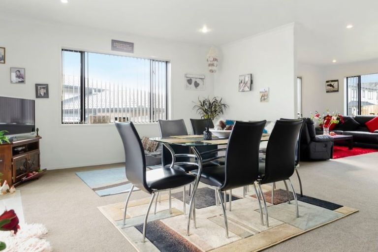 Photo of property in 31 Kirikiri Drive, Papakura, 2110