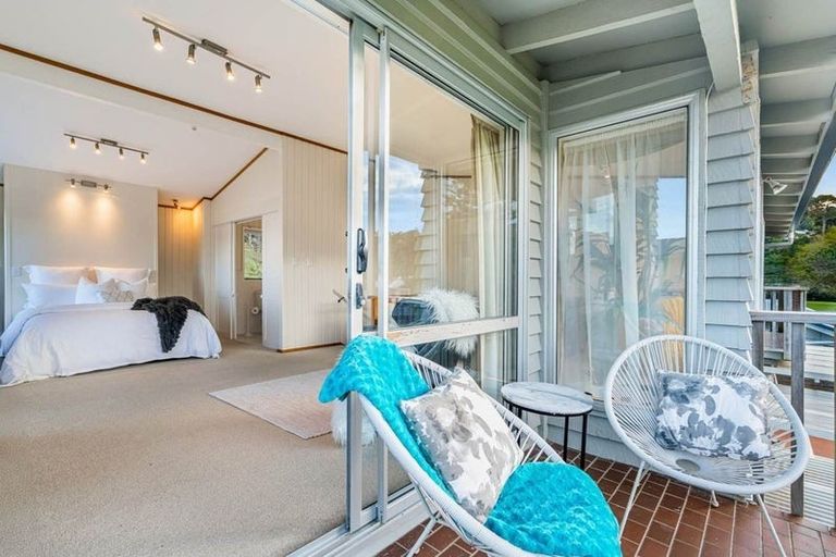 Photo of property in 2/4 Arkles Strand, Arkles Bay, Whangaparaoa, 0932