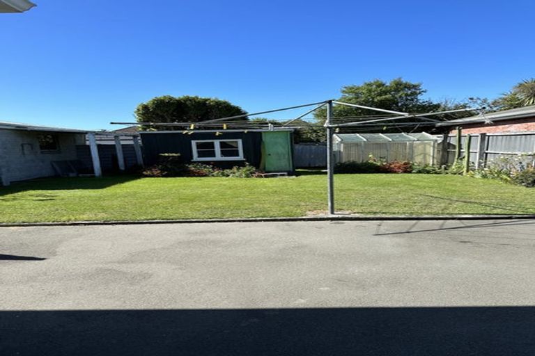 Photo of property in 11 Lyndhurst Crescent, Aranui, Christchurch, 8061
