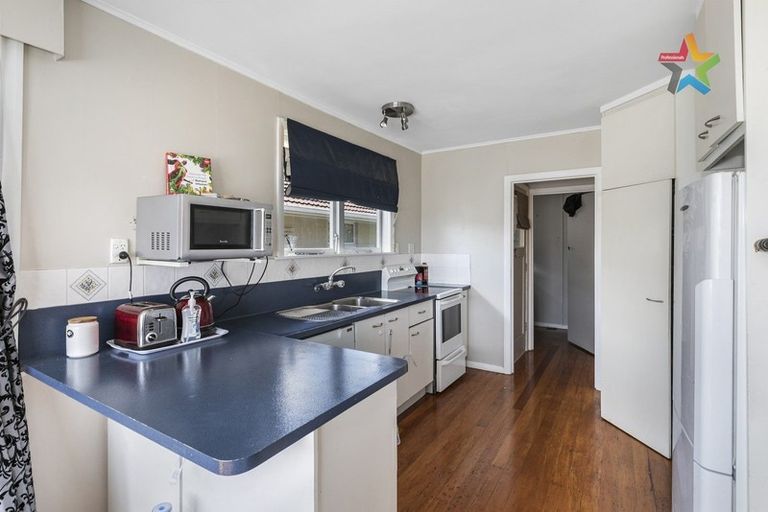 Photo of property in 10 Holyoake Crescent, Avalon, Lower Hutt, 5011