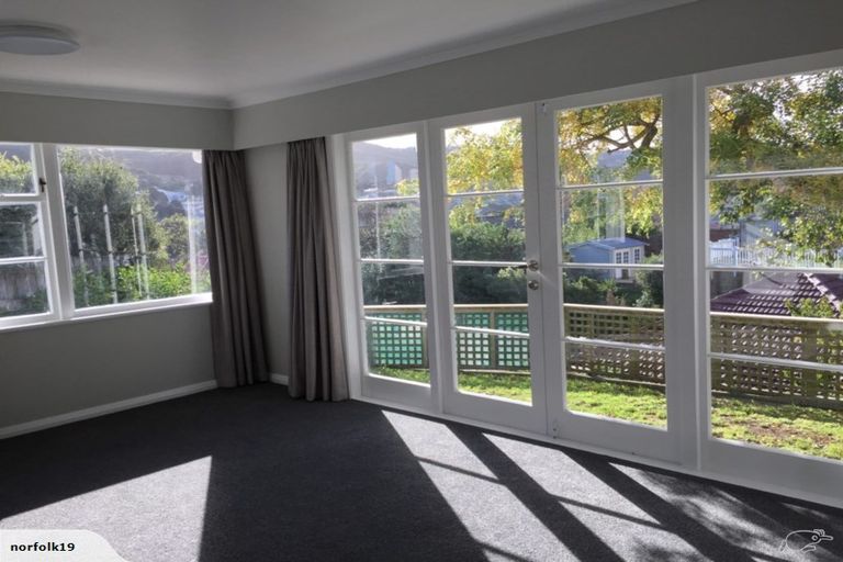 Photo of property in 98 Melbourne Road, Island Bay, Wellington, 6023