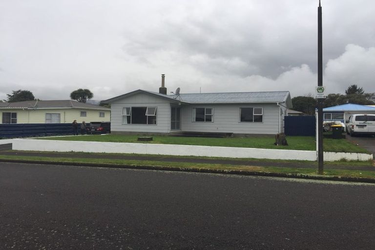 Photo of property in 16 Heather Street, Levin, 5510