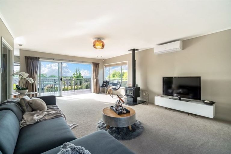 Photo of property in 11 Havenwood Place, Birkenhead, Auckland, 0626