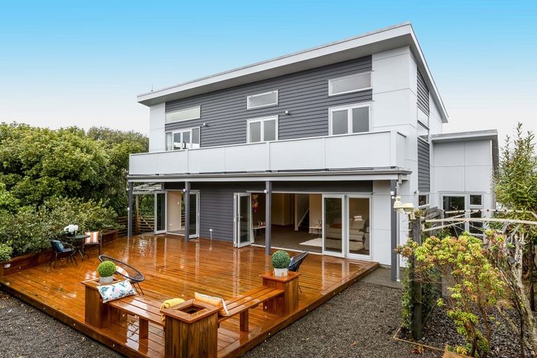 Photo of property in 7 Willow Place, Whalers Gate, New Plymouth, 4310