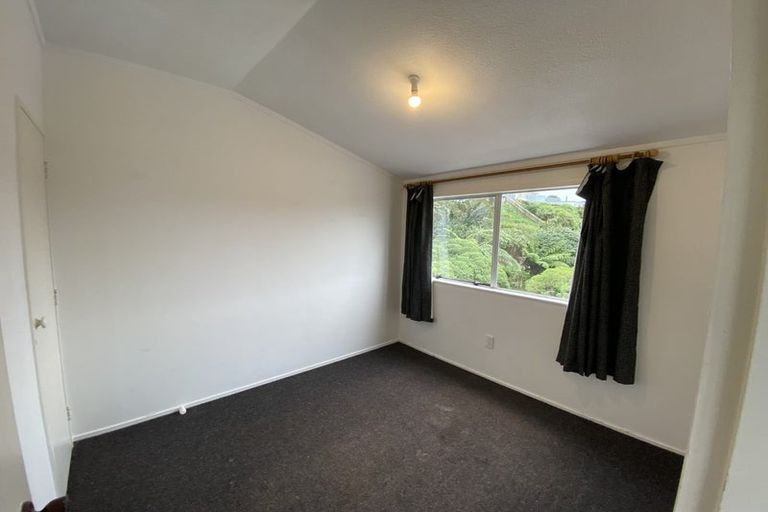 Photo of property in 5b Sunhaven Drive, Newlands, Wellington, 6037