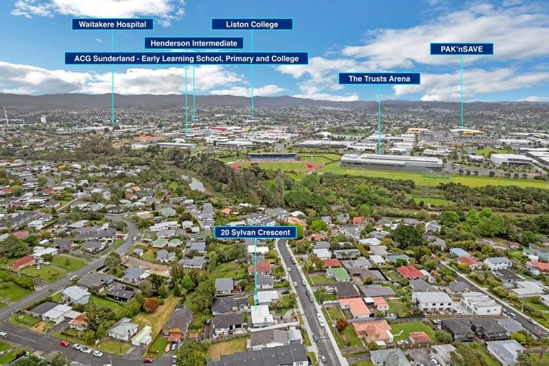Photo of property in 20 Sylvan Crescent, Te Atatu South, Auckland, 0610