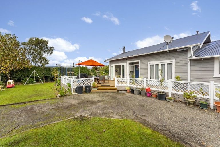 Photo of property in 1 Oriel Place, Levin, 5510
