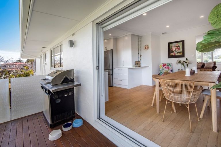 Photo of property in 2/41 Merani Street, Narrow Neck, Auckland, 0622