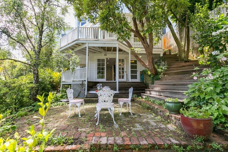 Photo of property in 31 Maarama Crescent, Aro Valley, Wellington, 6021