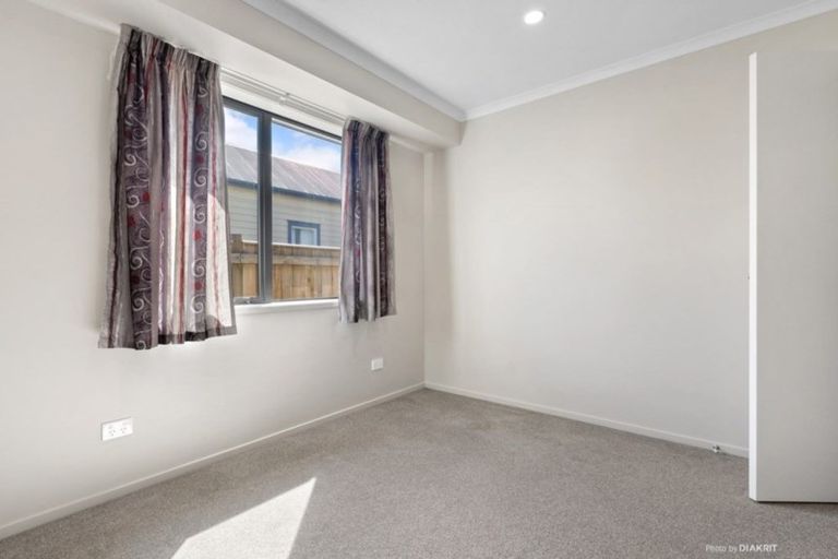 Photo of property in 21 Cambridge Road, Martinborough, 5711