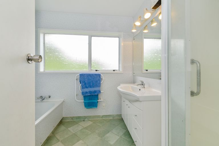 Photo of property in 105 Sandspit Road, Waiuku, 2123