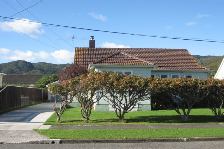 Photo of property in 15 Benge Crescent, Naenae, Lower Hutt, 5011
