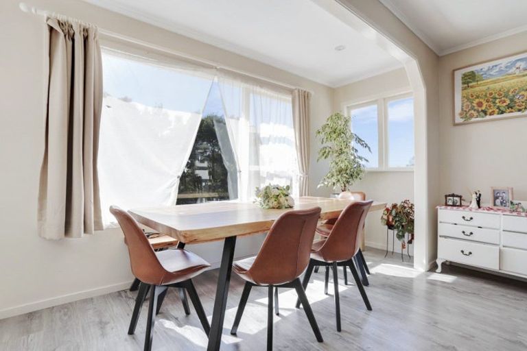 Photo of property in 1 Gamble Way, Massey, 0614