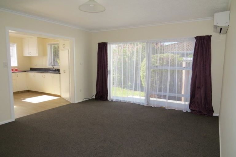Photo of property in 2/12 Wanstead Place, Woolston, Christchurch, 8062