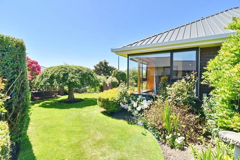 Photo of property in 11 Amdale Avenue, Broomfield, Christchurch, 8042