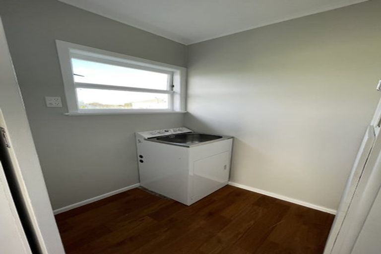 Photo of property in 32 Canal Road West, Waitakaruru, Ngatea, 3576