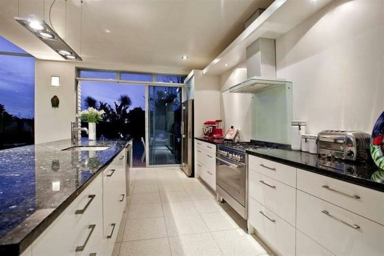 Photo of property in 7 Rangi Avenue, Schnapper Rock, Auckland, 0632