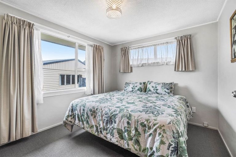 Photo of property in 2 Bidwell Place, Hillmorton, Christchurch, 8025