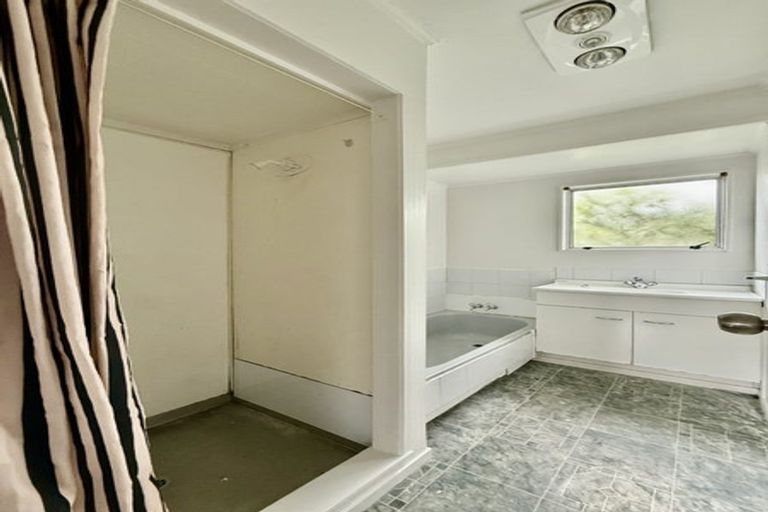 Photo of property in 129 Aviemore Drive, Highland Park, Auckland, 2010