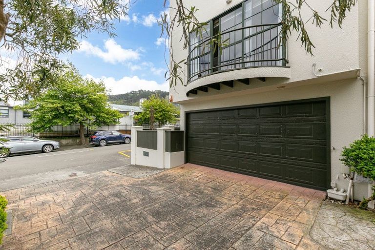 Photo of property in 16a Hobson Street, Thorndon, Wellington, 6011