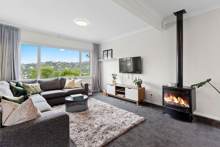 Photo of property in 56 Maupuia Road, Maupuia, Wellington, 6022