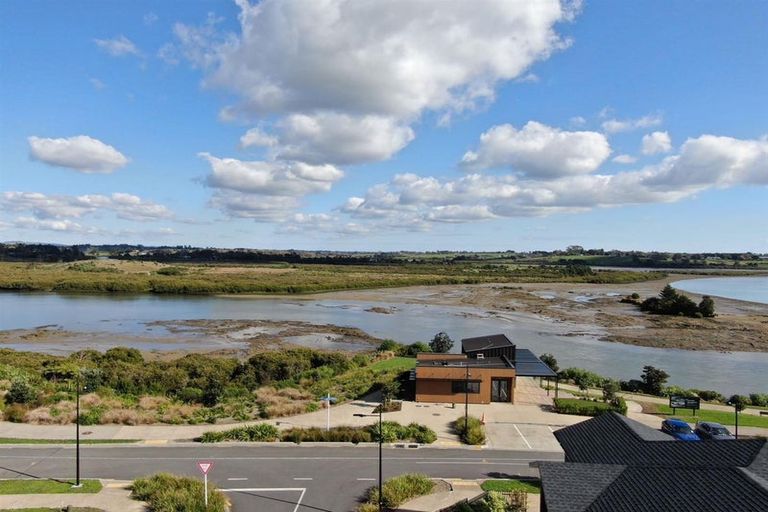 Photo of property in 240 Park Estate Road, Rosehill, Papakura, 2113