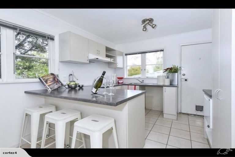Photo of property in 4 Knox Road, Swanson, Auckland, 0612