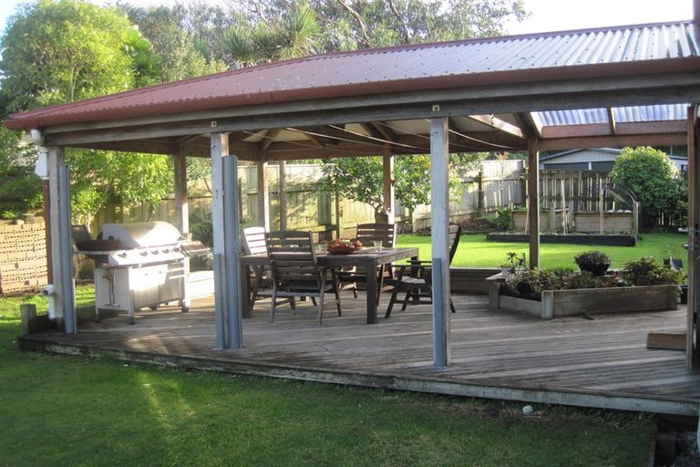 Photo of property in 5 Smith Street, Paekakariki, 5034