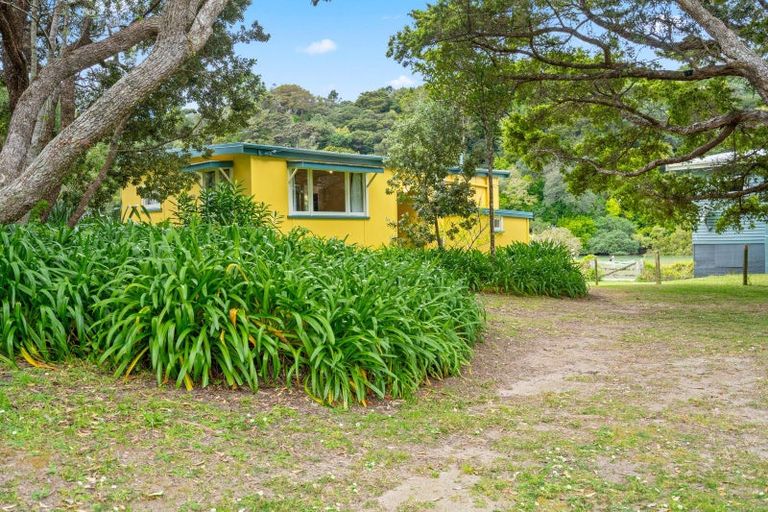 Photo of property in 870 Matapouri Road, Matapouri, Whangarei, 0173