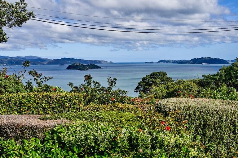 Photo of property in 1 Singers Road, Korokoro, Lower Hutt, 5012