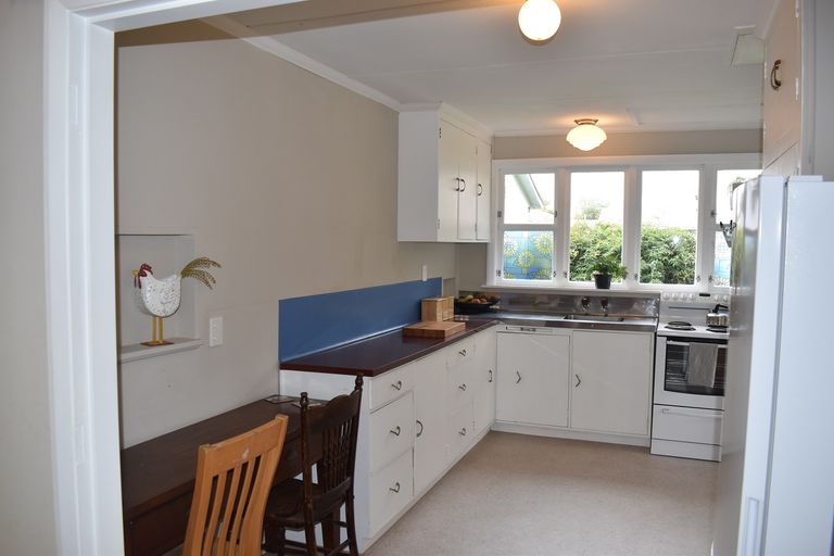 Photo of property in 75 Victoria Street, Carterton, 5713