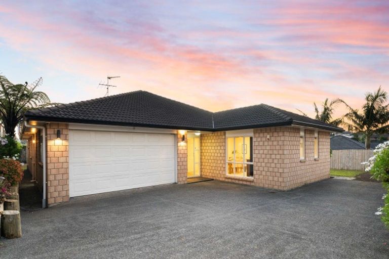 Photo of property in 6 Waynes Place, Pukekohe, 2120