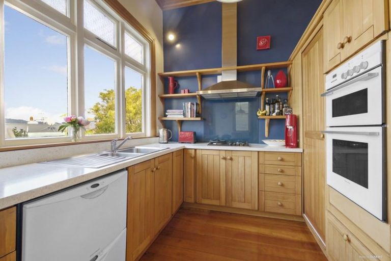 Photo of property in 37 Grant Road, Thorndon, Wellington, 6011