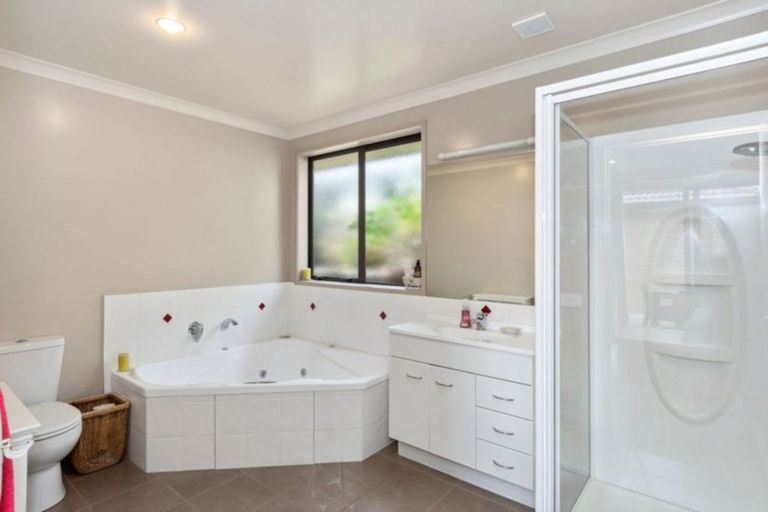 Photo of property in 168 Waterside Drive, Pyes Pa, Tauranga, 3112