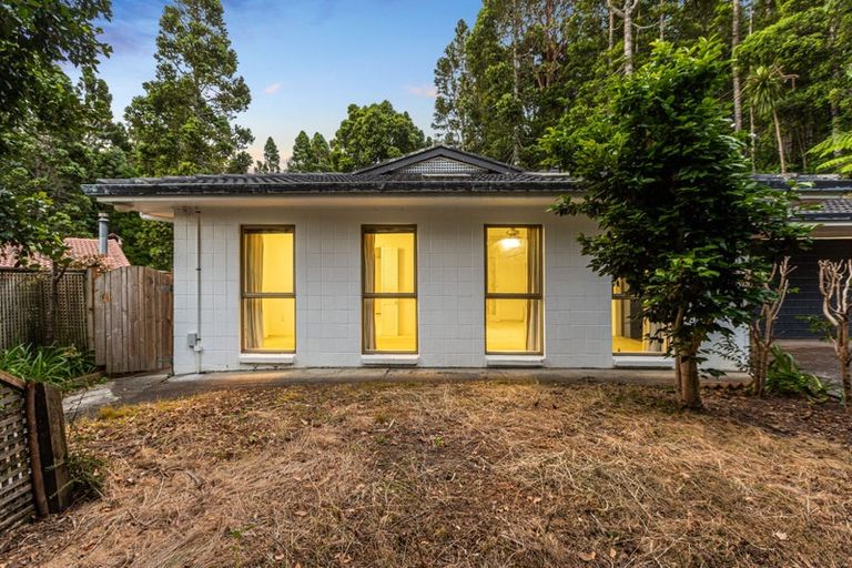 Photo of property in 41 Mappin Place, Chatswood, Auckland, 0626