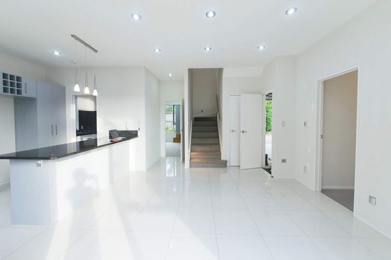 Photo of property in 7 Andy Crescent, Flat Bush, Auckland, 2016